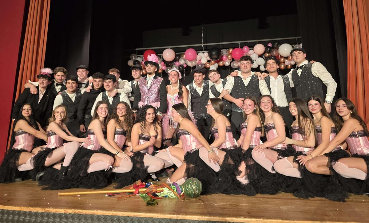 La Colla Anem de Farra amb els nous Reis Carnestoltes.