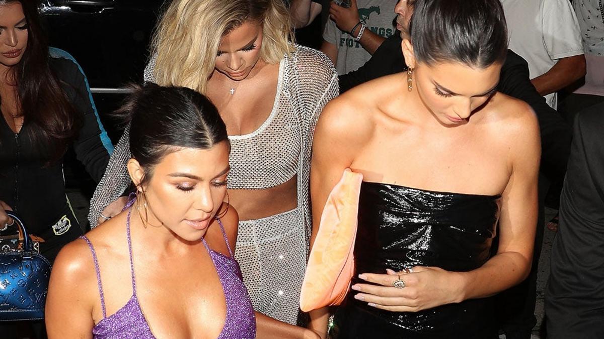 El último posado subidito de tono de las hermanas Kardashian