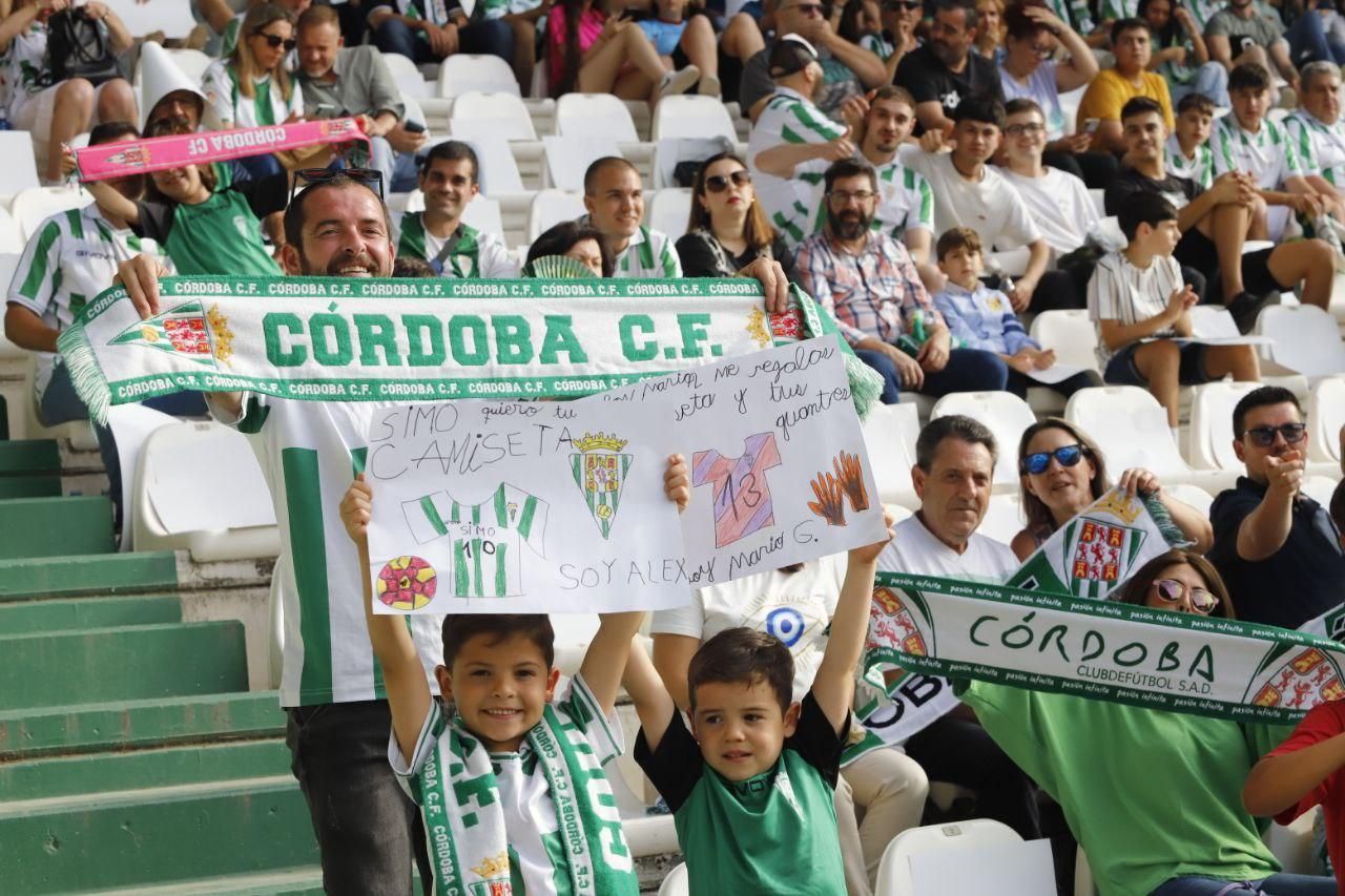 Córdoba CF-Ponferradina | Las imágenes de la afición blanquiverde en el play off de ascenso
