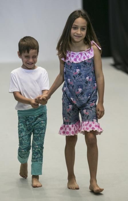 01/04/2017  MODA DISEÑO  desfile infantil y  en el stand de CMC  diseño personalizado de calzado