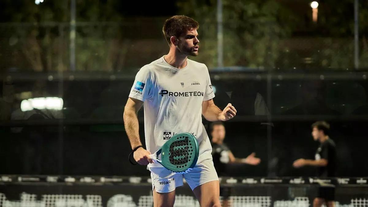 El cordobés Javi Garrido, durante un torneo oficial de pádel.