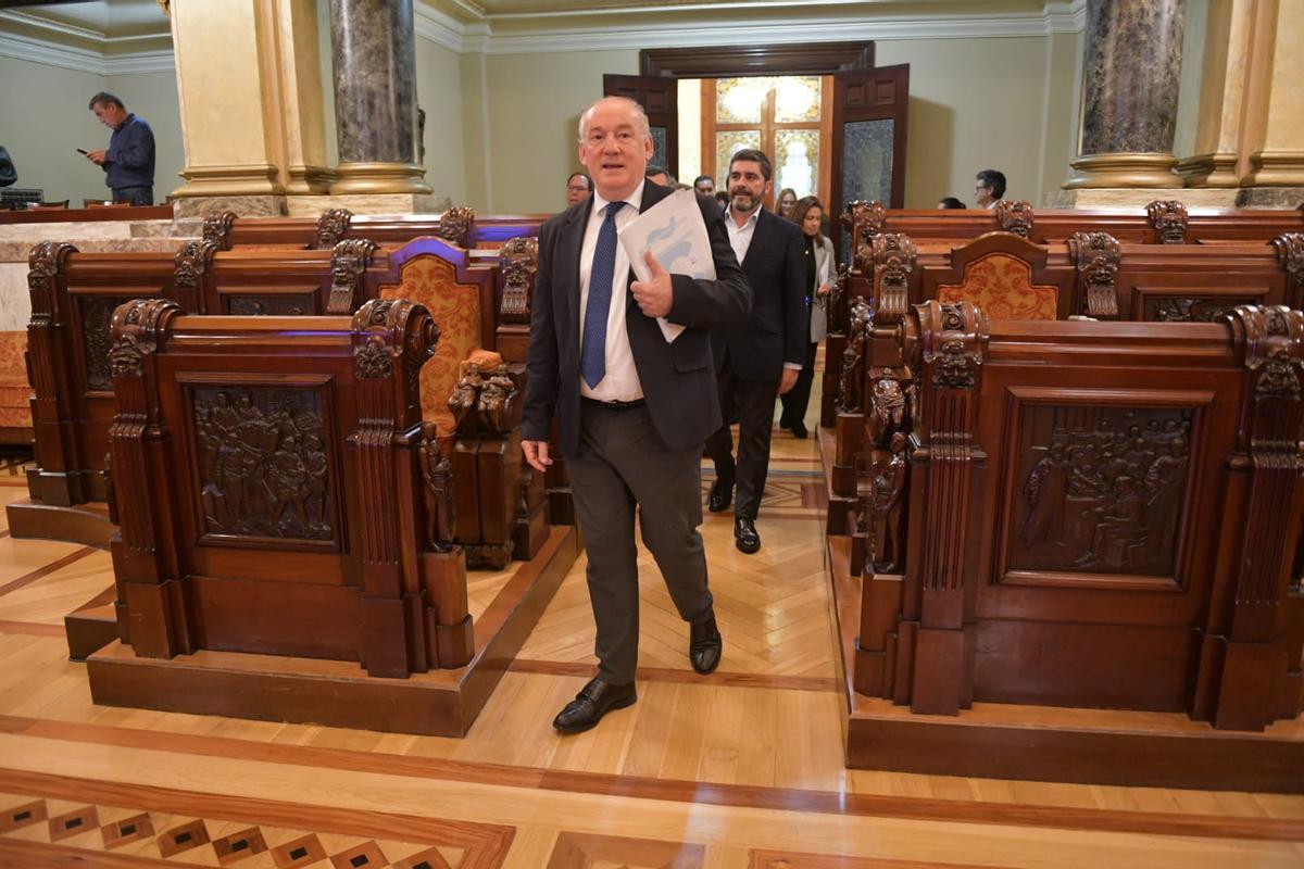Recibió la aprobación inicial del pleno gracias a los votos favorables del PSOE y el BNG.