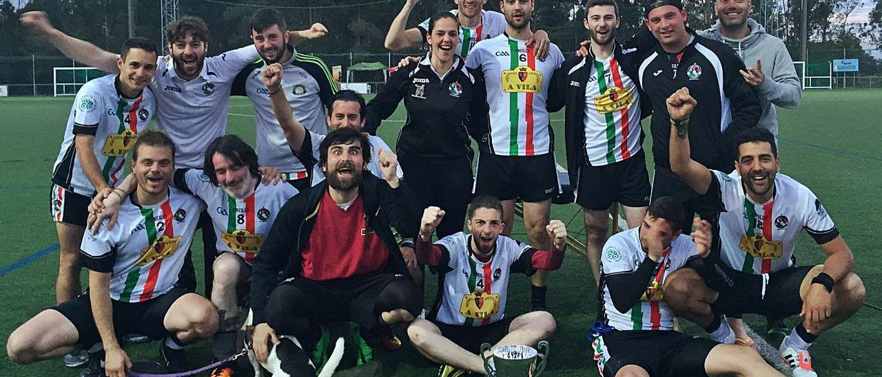 Los Irmandinhos celebran su victoria en torneo de copa de 2017. |  // BERNABÉ