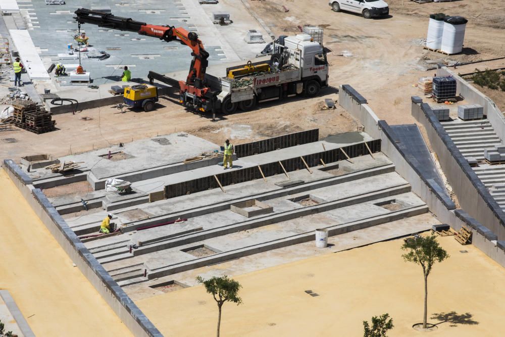 Asoma el verde en las obras del Parc Central