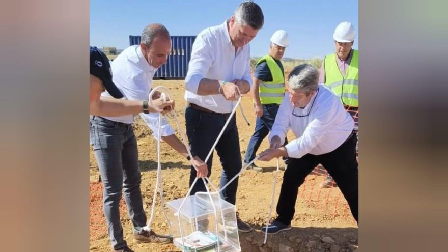 La Junta de Andalucía coloca la primera piedra de la depuradora de Santa Eufemia, para la que se invertirán 4,58 millones de euros