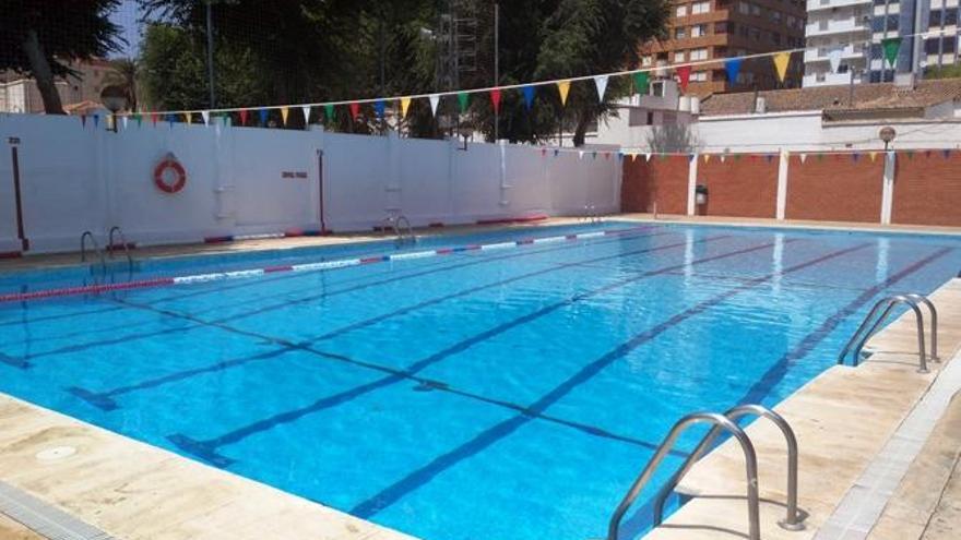 Tavernes abre su piscina el 1 de julio sin cursillos