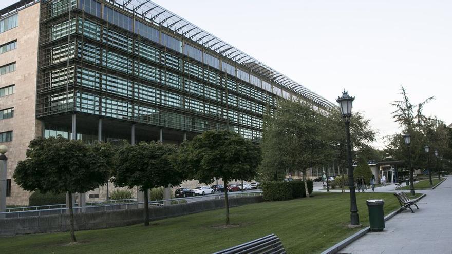 Edificio de consejerías del Principado en Llamaquique, en Oviedo.