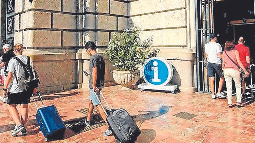 Reforman la Oficina de Turismo ubicada en el ayuntamiento