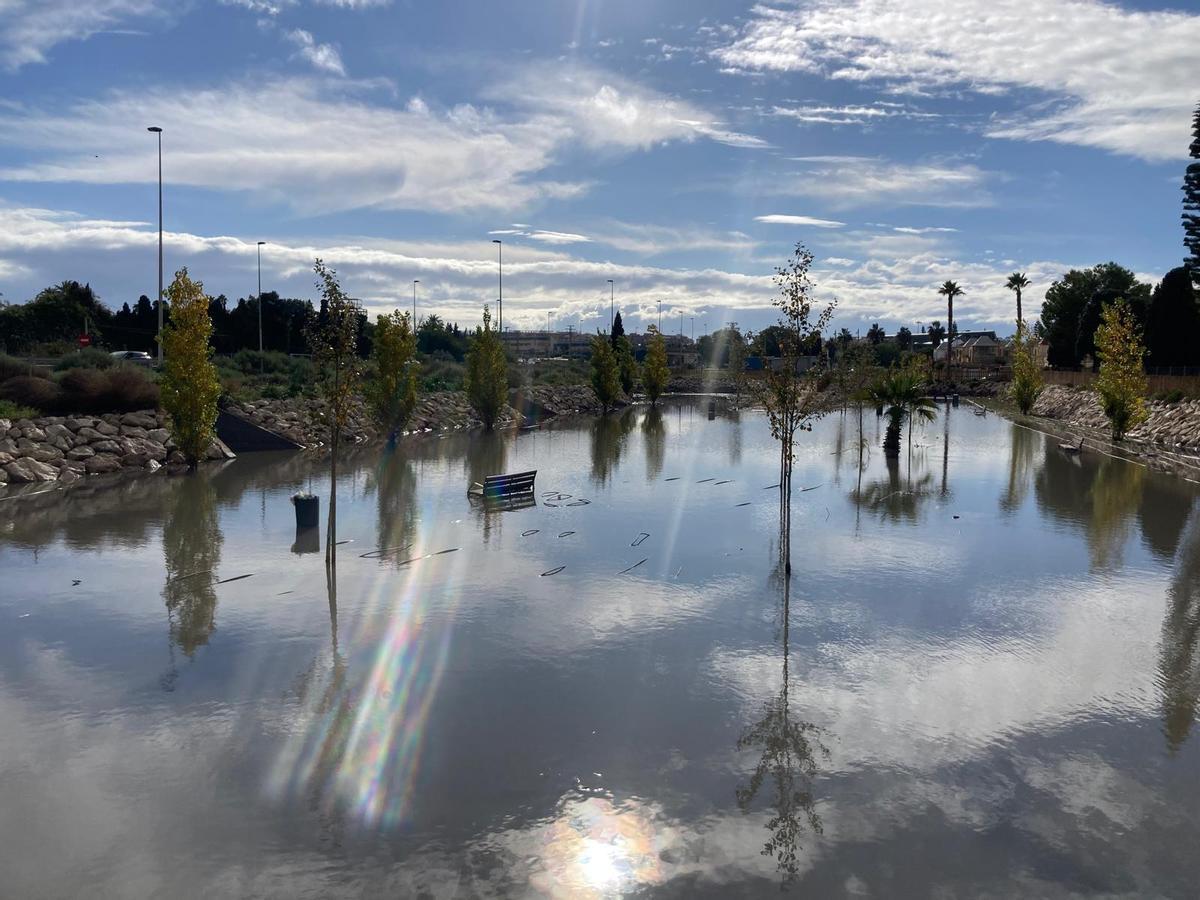 Parque inundable de Doña Inés en Torrevieja tras las lluvias