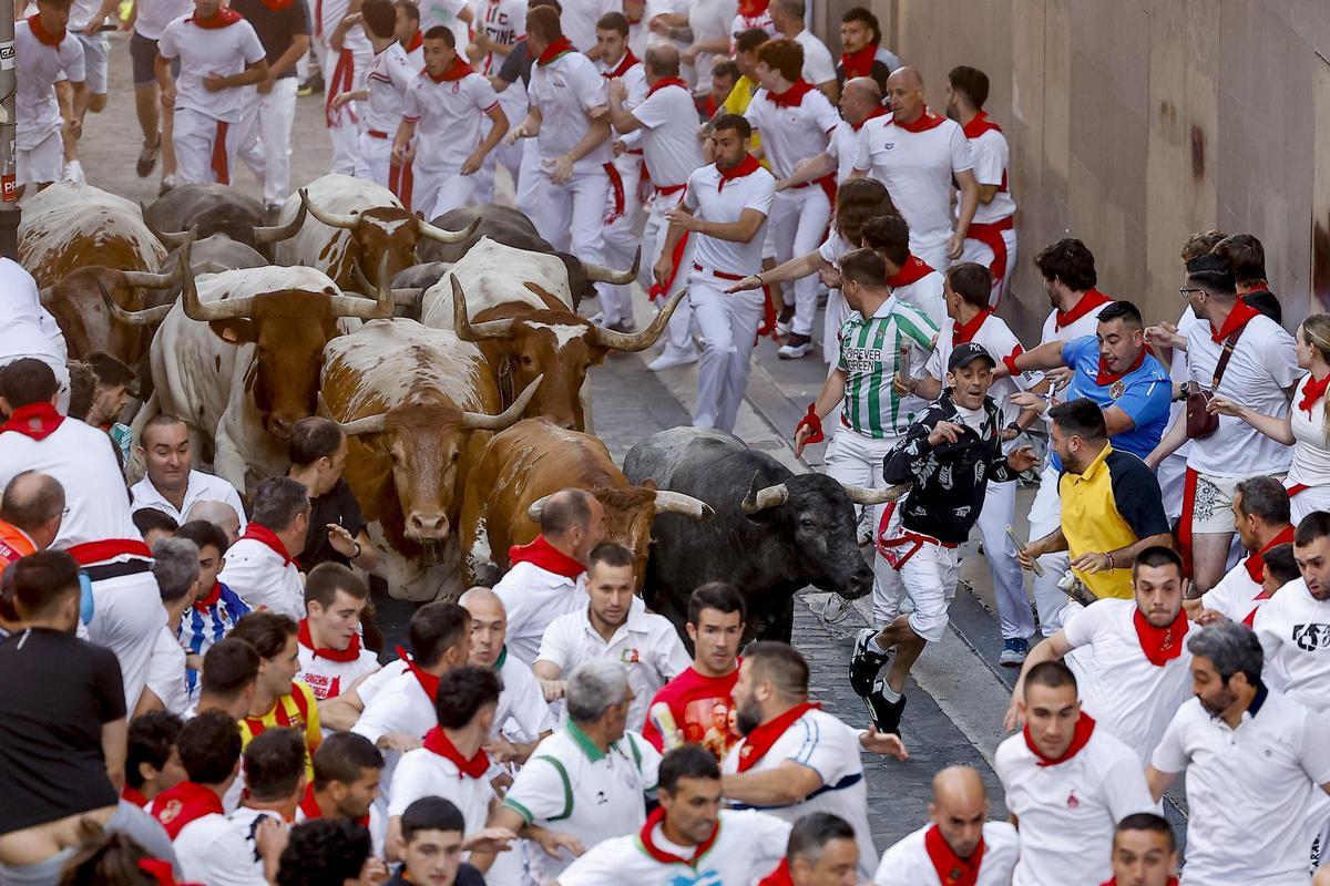 El quinto encierro de los Sanfermines, peligrosísimo con los de Escolar