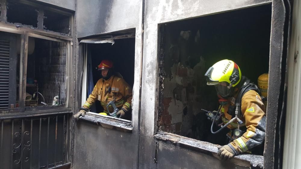 Cien vecinos desalojados por un incendio en una casa de Calp