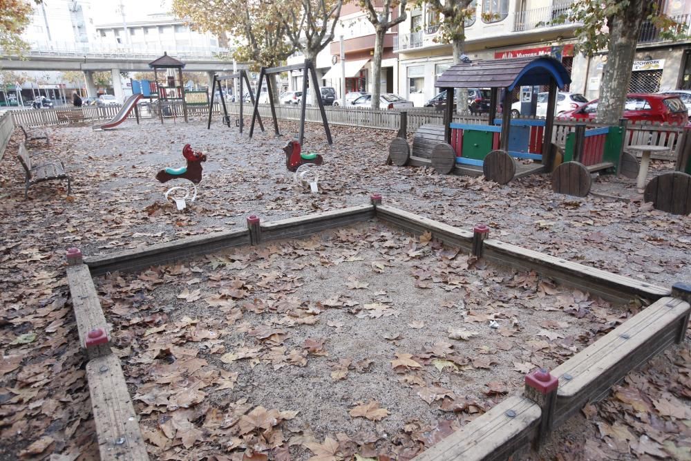 Demanen tancar el parc infantil de Poeta Marquina per insalubre