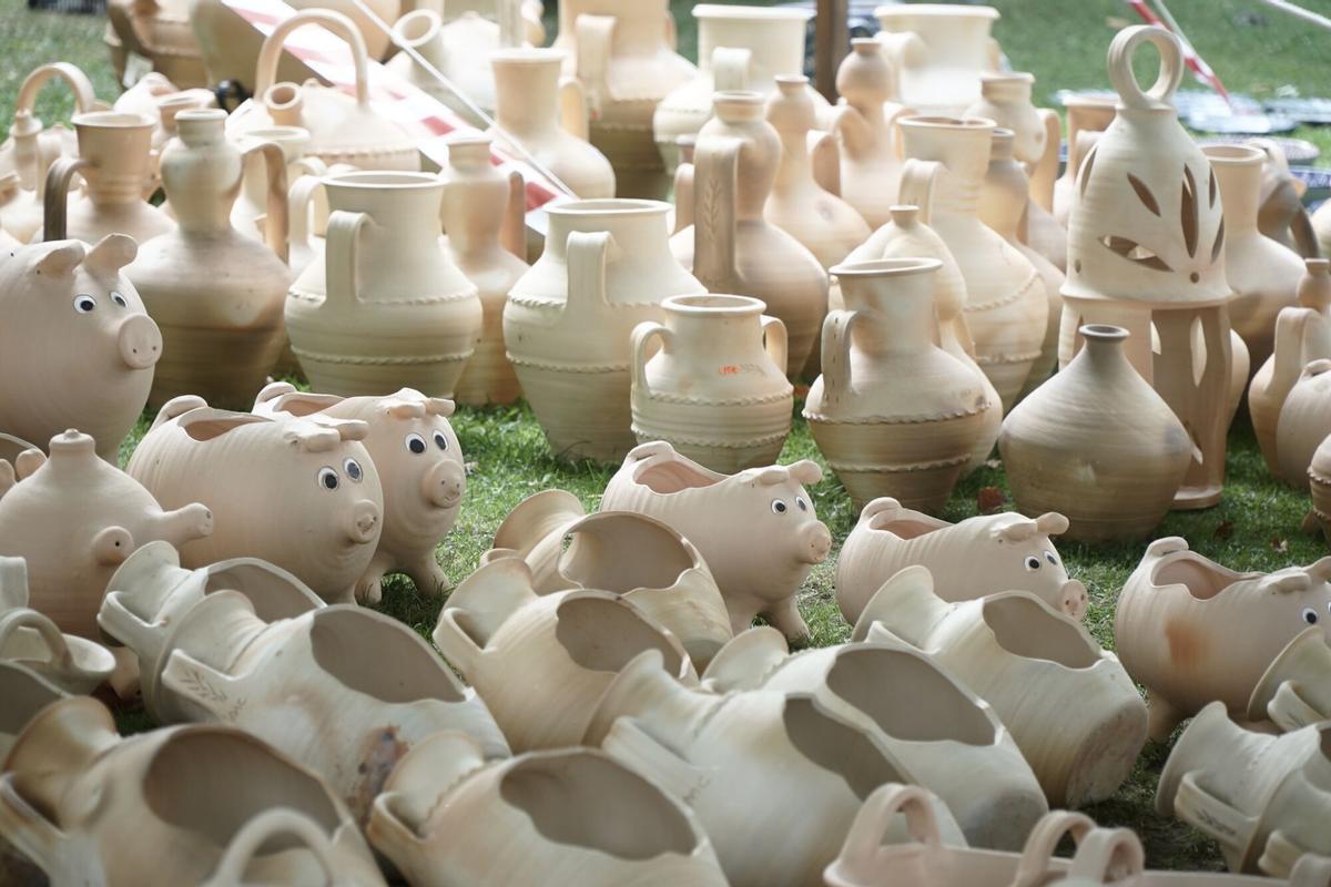Oleiros celebra una nueva edición de su feria de alfarería