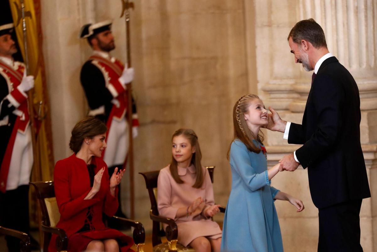 La princesa Leonor recibe el Toisón de Oro de manos de Felipe VI
