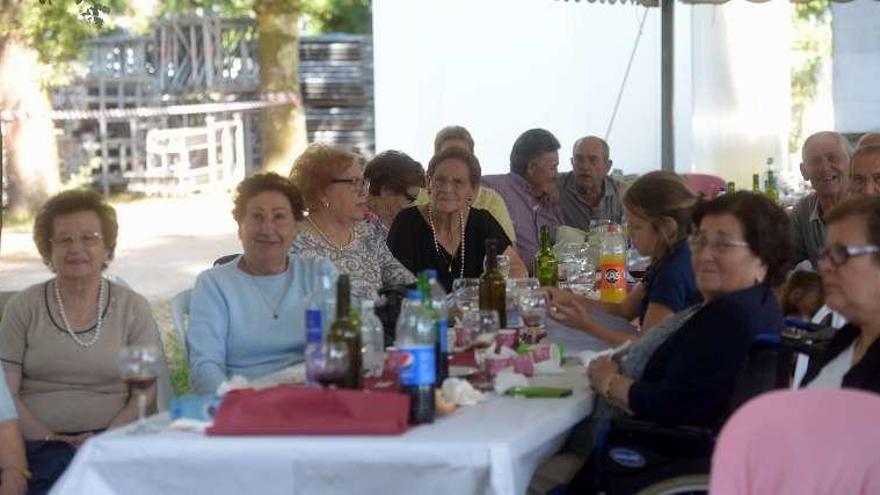 Asistentes a esta Xuntanza en A Carballeira de Caldas. // Noé Parga