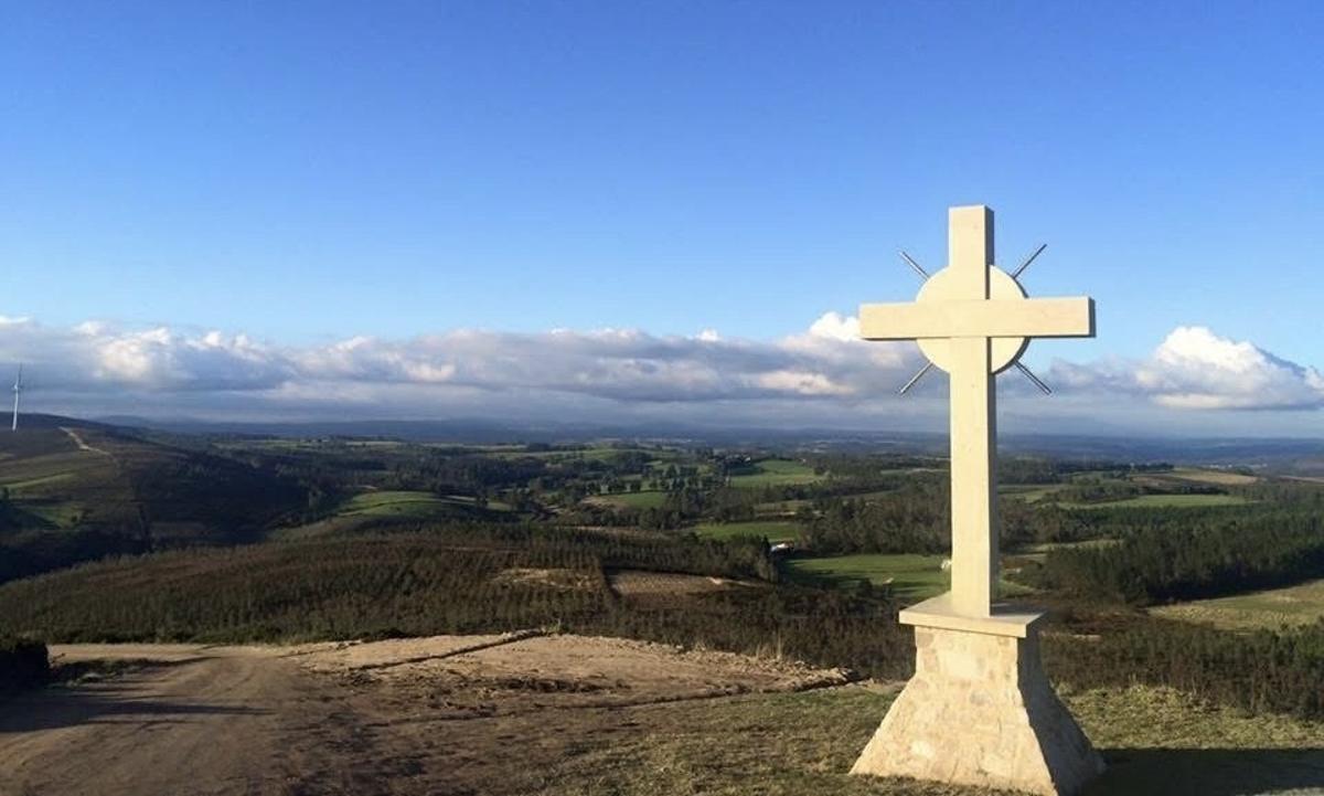 Parte de las vistas desde lo Alto do Cotro junto a la simbólica cruz