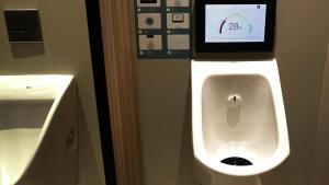 El urinario desarrollado por Kamleon instalado en la Estación de Sants de Barcelona.