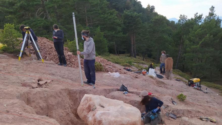 Varios alumnos del curso de paleontología en el yacimiento de Loarre. | UNIVERSIDAD DE ZARAGOZA