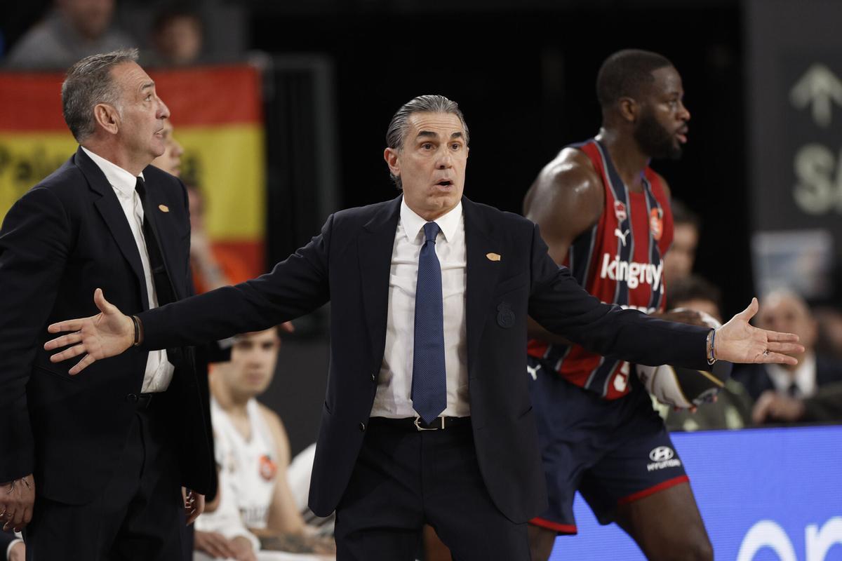 El entrenador del Real Madrid, Sergio Scariolo, durante la final de la Copa del Rey que acabó en manos del Bakonia