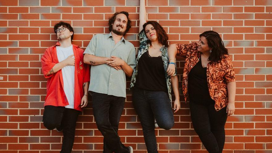 &quot;La vida está llena de olas emocionales, y de eso hablan estas canciones&quot;