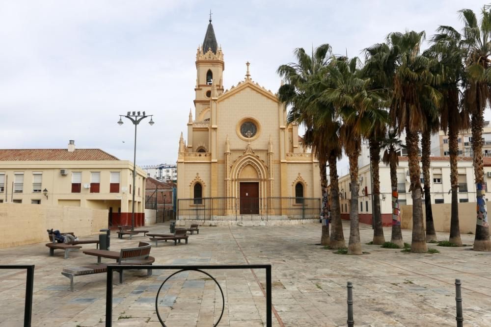 El barrio de La Trinidad, vacío en la mañana del Sábado de Pasión por la suspensión del traslado de Jesús Cautivo y la Virgen de la Trinidad.