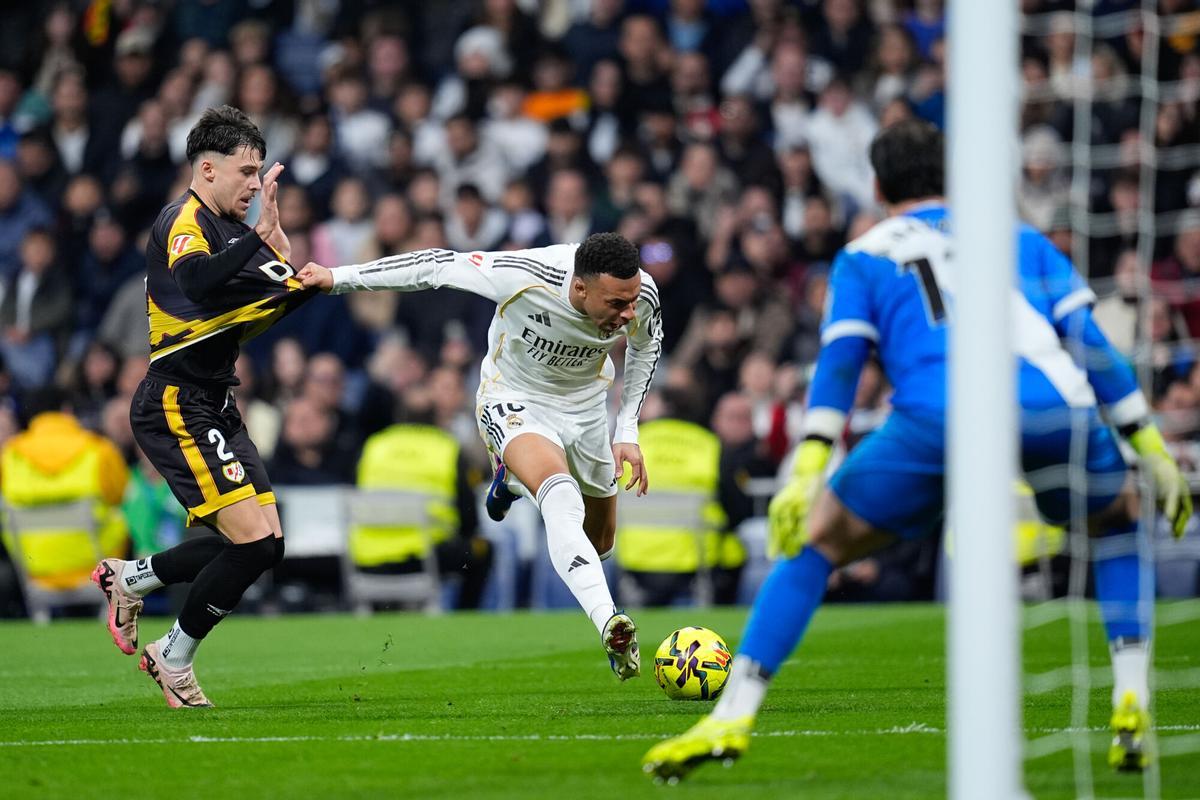 Kylian Mbappe of Real Madrid CF and Andrei Ratiu of Rayo Vallecano compete for the ball during the Spanish League, LaLiga EA Sports, football match played between Real Madrid and Rayo Vallecano at Santiago Bernabeu stadium on February 01, 2026, in Madrid, Spain. AFP7 01/02/2026 ONLY FOR USE IN SPAIN. Dennis Agyeman / AFP7 / Europa Press;2026;SOCCER;SPAIN;SPORT;ZSOCCER;ZSPORT;Real Madrid v Rayo Vallecano - LaLiga EA Sports;