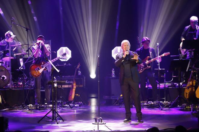 Víctor Manuel llena el Gran Teatro de Córdoba