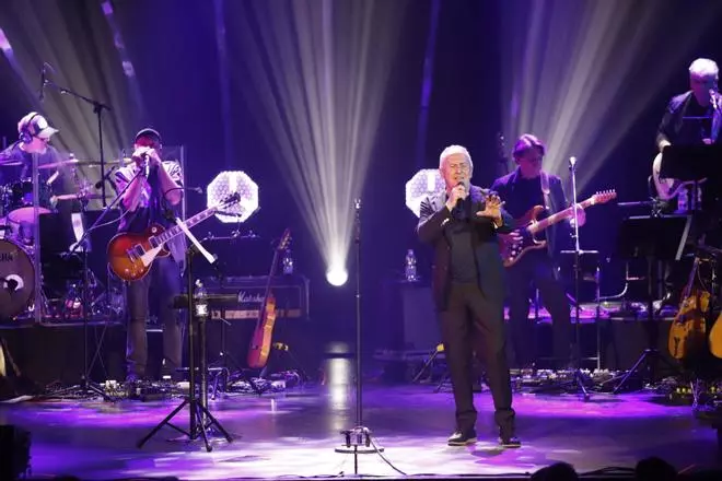 Víctor Manuel llena el Gran Teatro de Córdoba