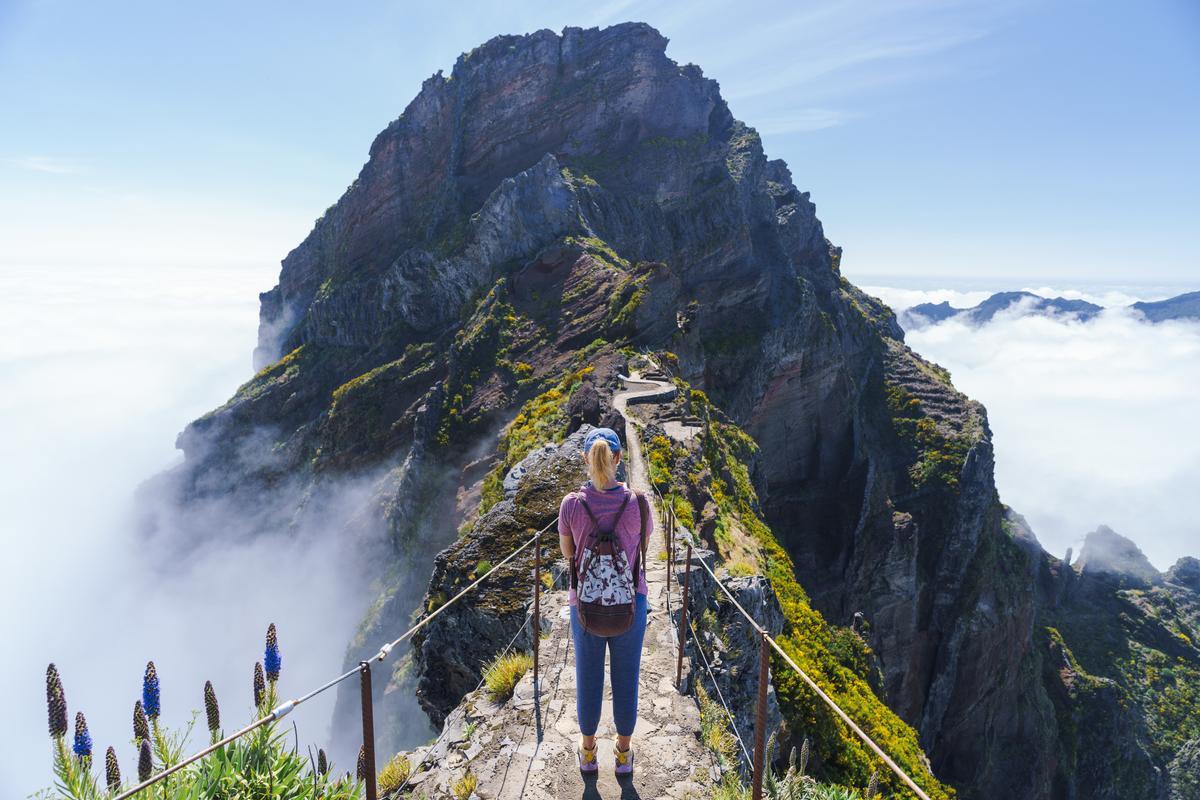 Un tramo de la ruta de senderismo desde el Pico do Areeiro hasta Pico Ruivo, en la isla de Madeira
