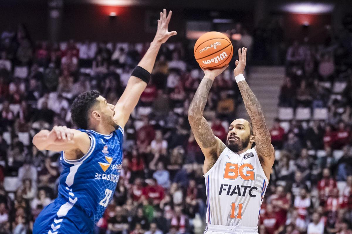Otis Livingston, en una acció del Bàsquet Girona-San Pablo Burgos.