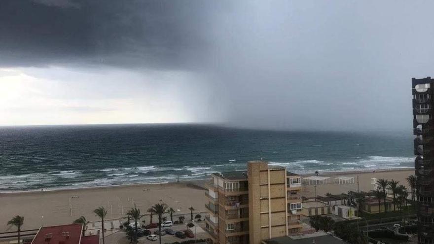 El vídeo que muestra el avance de la lluvia en Playa de San Juan