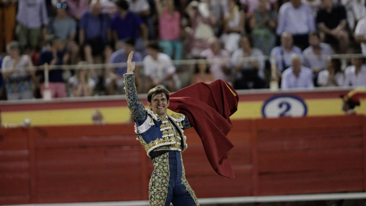 El Juli se alzó como triunfador de la corrida tras cortar dos orejas. | M. MIELNIEZUK