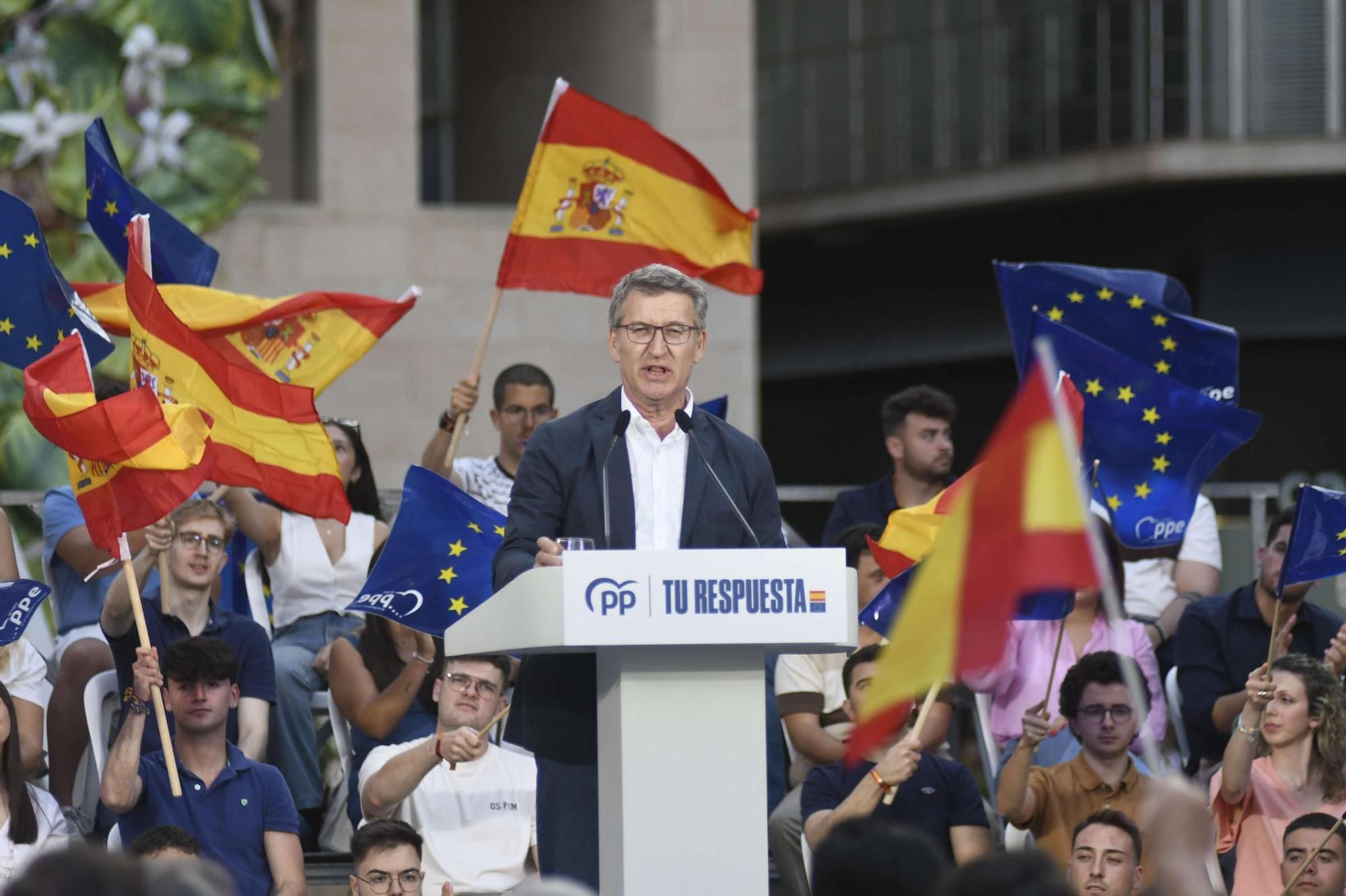 El mitin con Feijóo y López Miras en la Plaza de la Catedral de Murcia, en imágenes