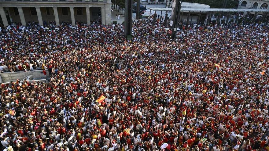 Vídeo | 20.000 zaragozanos desbordan la plaza del Pilar en la final del Mundial