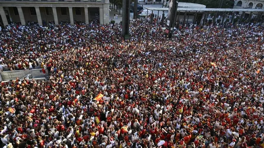 Vídeo | 20.000 zaragozanos desbordan la plaza del Pilar en la final del Mundial
