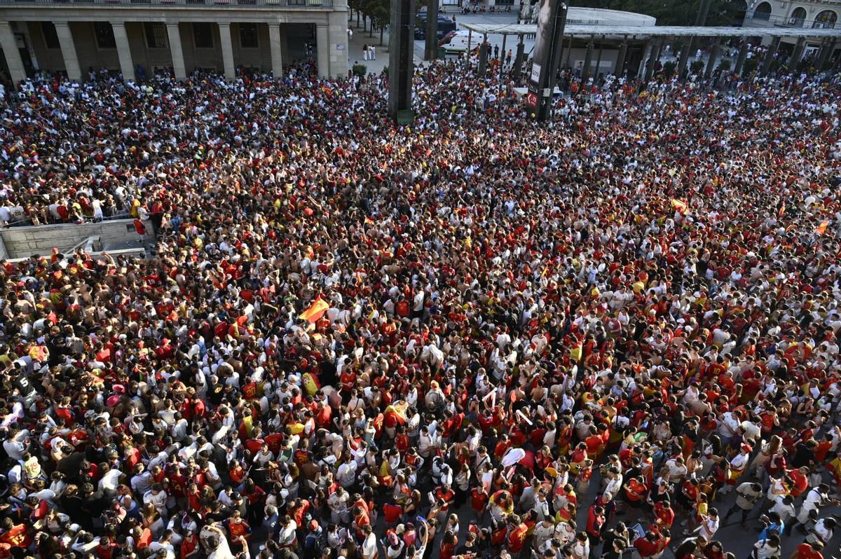 En imágenes | Zaragoza se vuelca con La Roja en la final del Mundial