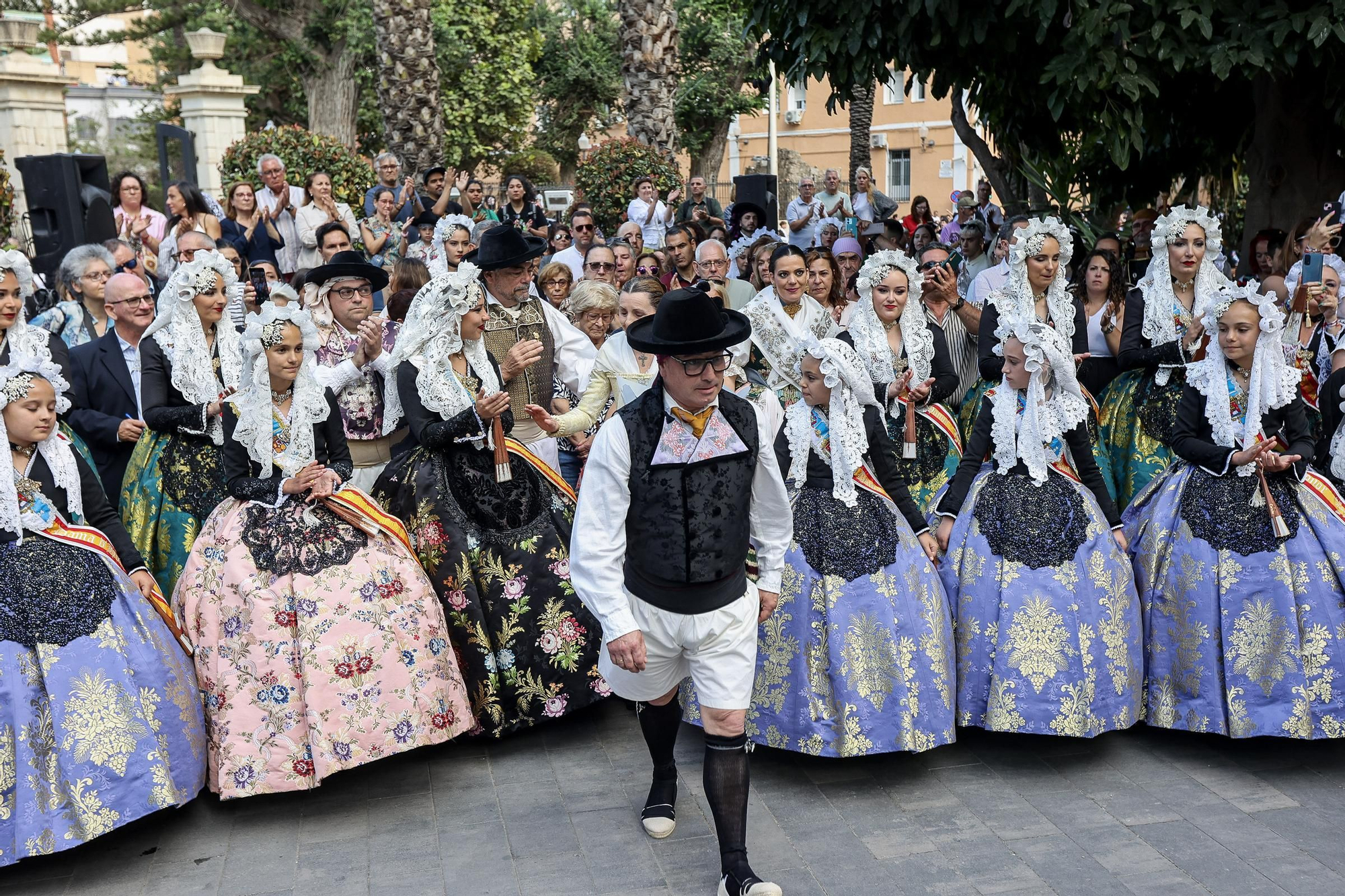 Resumen de los actos de inicio de las Hogueras 2024 ( Mascletà, Pasodoble, Homenaje Foguerers y Barraquers, desfile del Pregón y Pregón oficial )