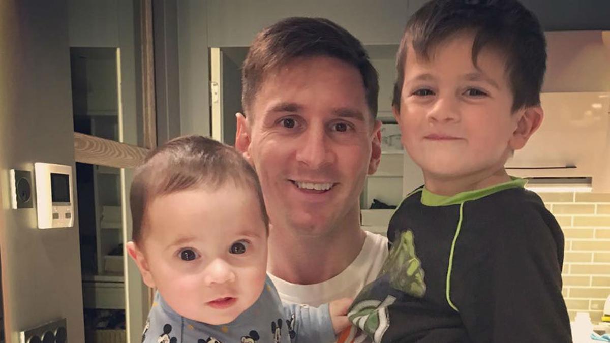 Leo Messi, con sus hijos, Mateo y Tiago, celebrando el Día del Padre.