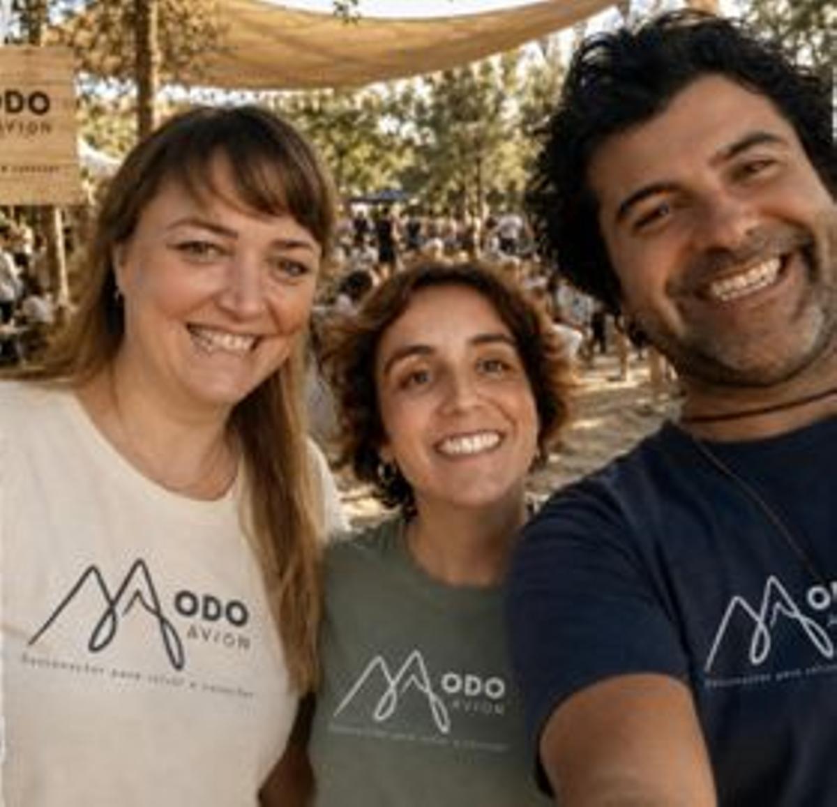Ewa, Laura y Carlos, responsables de 'Modo Avión' y organizadores el evento en Alcalá de Gurrea.