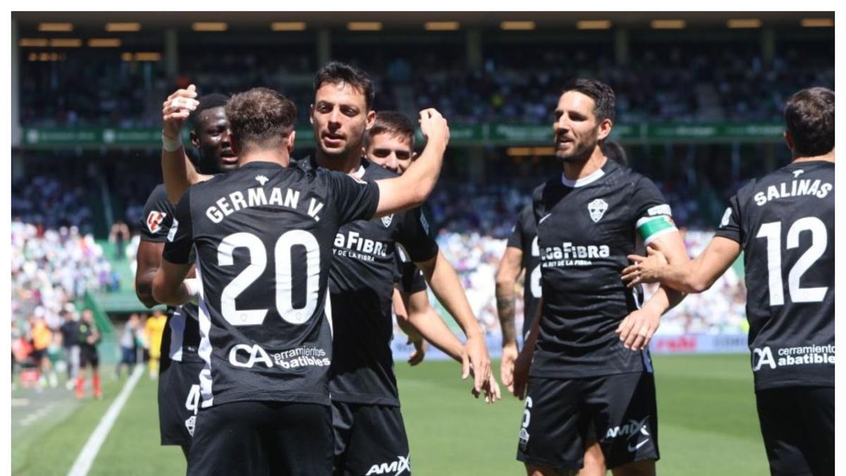 Óscar Plano celebrando su gol contra el Córdoba junto a Germán Valera