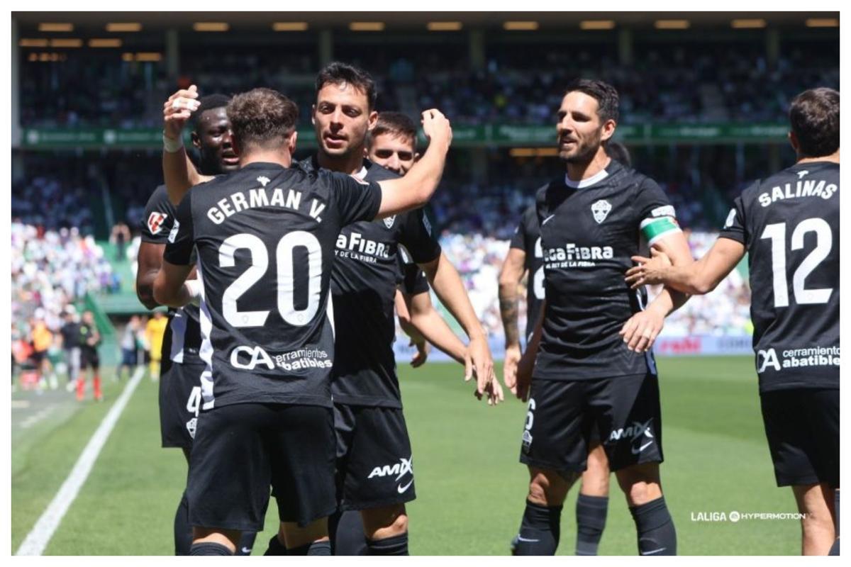 Óscar Plano celebrando su gol contra el Córdoba junto a Germán Valera