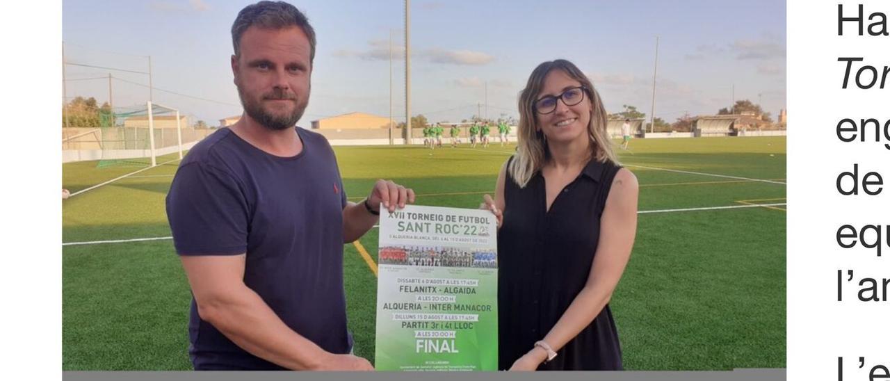 Los organizadores del XVII Sant Roc 2022 en la presentación del trofeo.