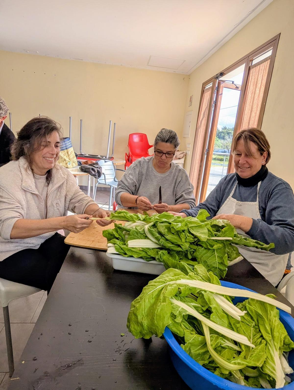 Galería: las imágenes del taller de cuinat organizado por la Asociación de Vecinos de Can Tomàs Galería: las imágenes del taller de cuinat organizado por la Asociación de Vecinos de Can Tomàs
