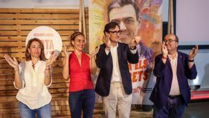 Meritxell Batet y Salvador Illa con los ministros Miquel Iceta y Raquel Sánchez, en el cierre de campaña del PSC