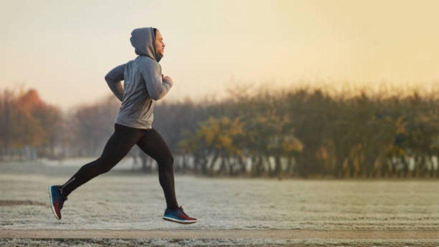 El error que puedes estar cometiendo al hacer ejercicio por la mañana y que evita que adelgaces