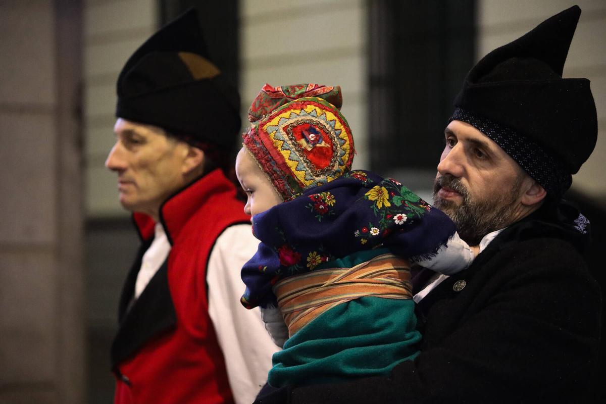 GALERÍA | Desfile de ramos de Navidad en el centro de Zamora