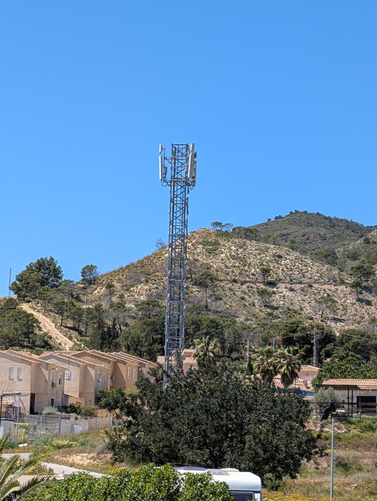 La antena de Aigües que da cobertura a todo el municipio