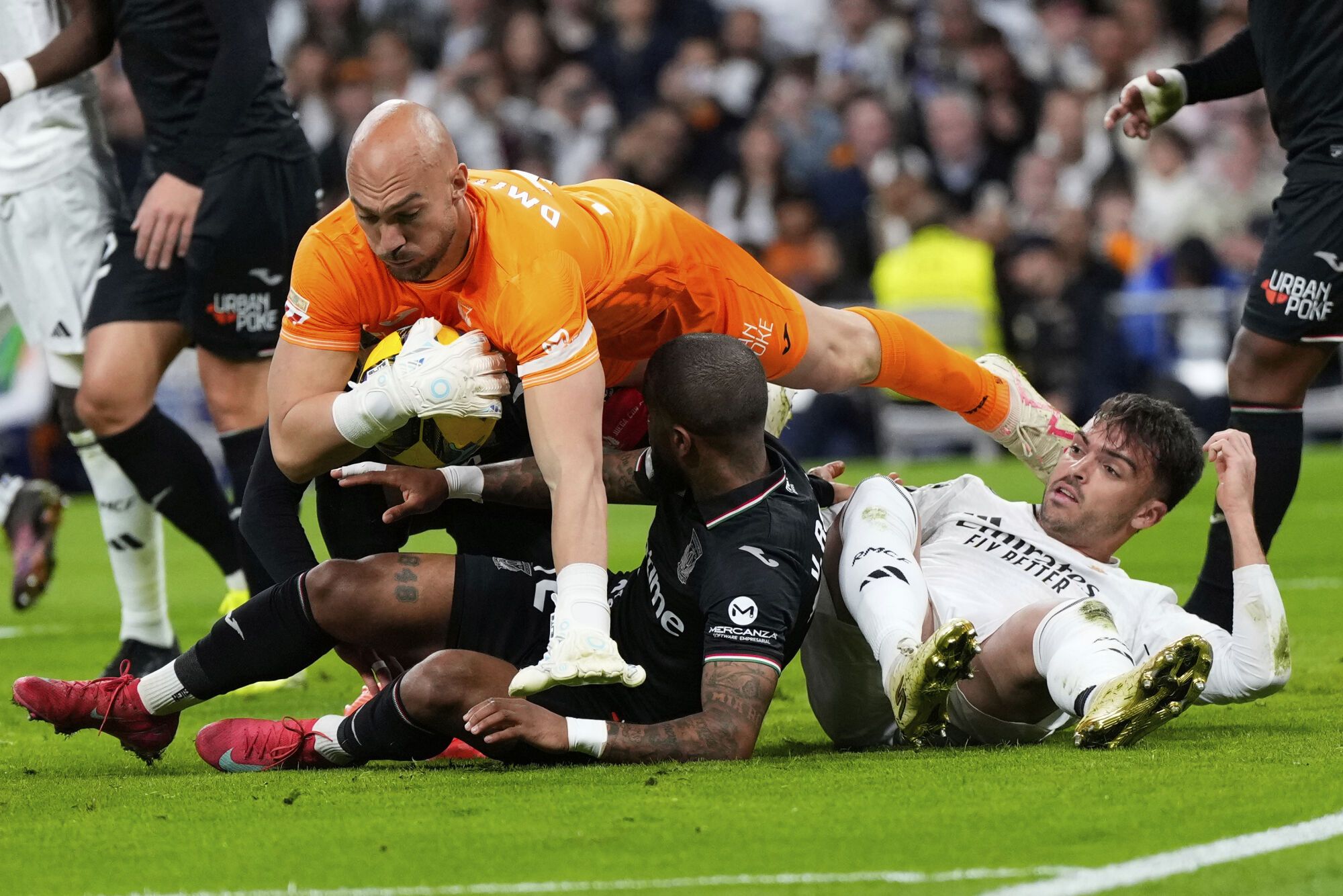 Leganes' goalkeeper Marko Dmitrovic saves during a Spanish La Liga soccer match between Real Madrid and Leganes at the Santiago Bernabeu stadium in Madrid, Spain, Saturday, March 29, 2025. (AP Photo/Manu Fernandez) Associated Press/LaPresse. EDITORIAL USE ONLY/ONLY ITALY AND SPAIN