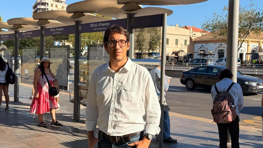 VÍDEO | El PSIB propone que los residentes con tarjeta suban antes que los turistas a los buses de la EMT