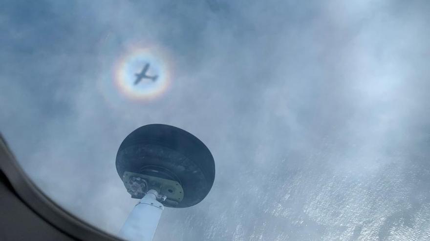 La &quot;gloria del piloto&quot;, visible en el cielo de Vigo. // FdV